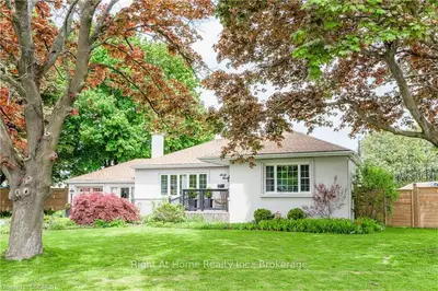 69 CARRINGTON Court, Hamilton, ON L9G 1P9