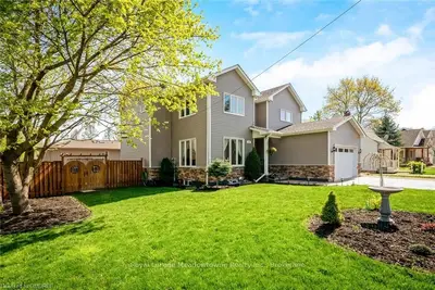 10 CHURCHILL Crescent, Out of Area, KS L7G 2N1