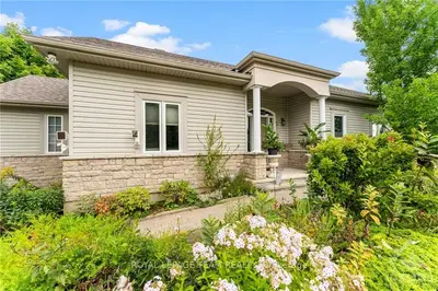 Semi-Detached in Kanata