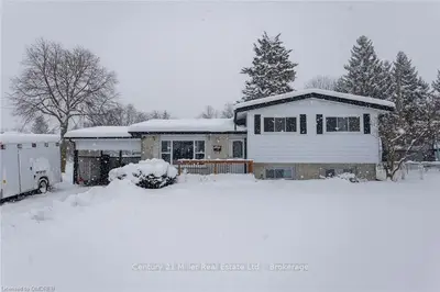 7 SUMNER Road, London South, ON N5Z 3Y9