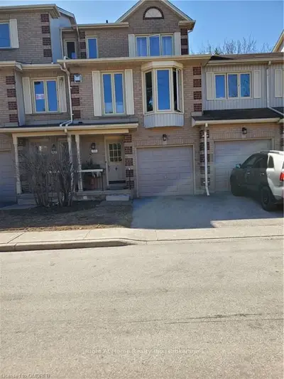 302 COLLEGE AVENUE WEST Avenue W 53, Guelph, ON N1G 4T6
