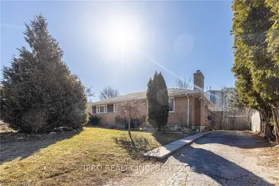 966 Eagle Crescent, London South, ON N5Z 3H7