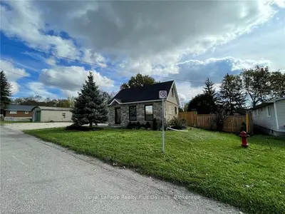 17 Douglas Street, East Luther Grand Valley, ON L9W 5N7