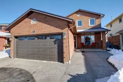 11 Livorno Court, Hamilton, ON L8W 2T2