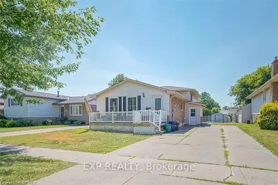 7621 Dorchester Road, Niagara Falls, ON L2G 7G4