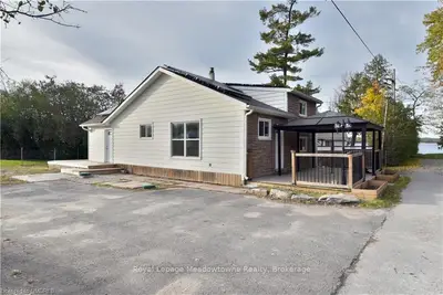 9 FOURTH Street, Kawartha Lakes, ON K0M 1N0