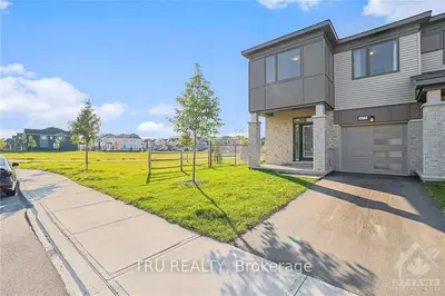 Att/Row/Townhouse in Stittsville - Munster - Richmond