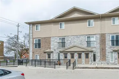 122 Courtland Avenue E 14, Kitchener, ON N2G 0B8
