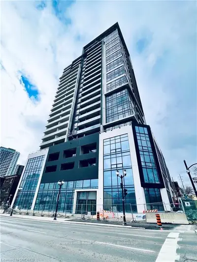 15 QUEEN Street S 402, Hamilton, ON L8P 3R4