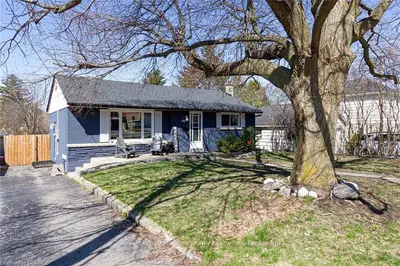 64 HENRY Street, Cambridge, ON N1R 3W6
