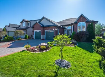 83 OAKDALE Boulevard, West Lincoln, ON L0R 2A0