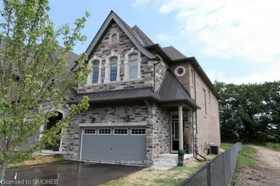 2449 Village, Oakville, ON L6M 0S2