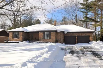 54 ACREDALE Drive, Hamilton, ON L0R 1H2