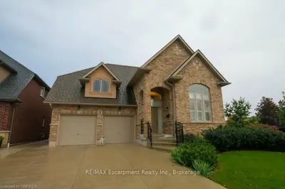 4 Sasha Court, Hamilton, ON L8E 0A3