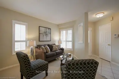 1226 Glendon Court, Oakville, ON L6N 3S4