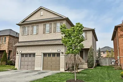 2027 BLUE JAY Boulevard, Oakville, TX L4M 3R4