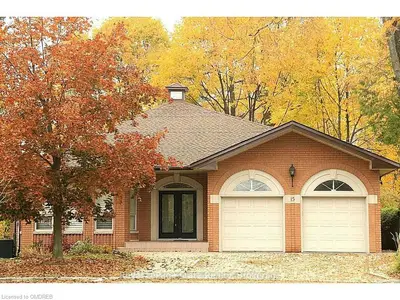 15 OAKWOOD Place, Hamilton, ON L8S 4C9