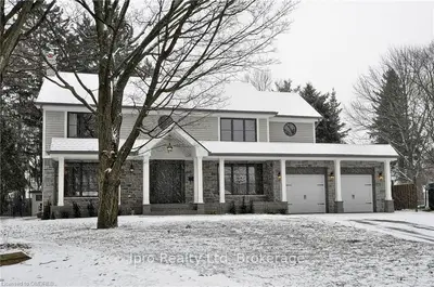 18 ST ANNS Court, Hamilton, ON L9G 2C8