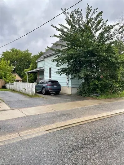 Detached in North Bay