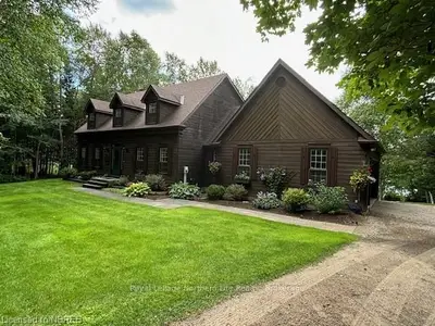 Detached in North Bay
