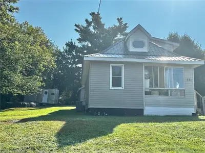 Detached in Mattawa