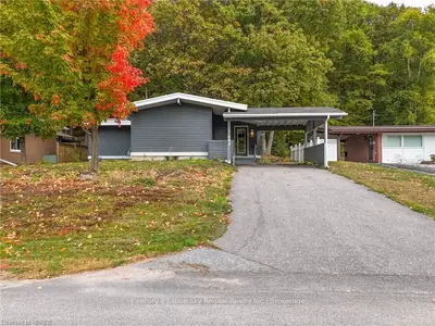 Detached in North Bay