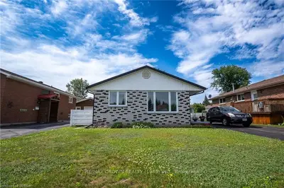 Detached in North Bay
