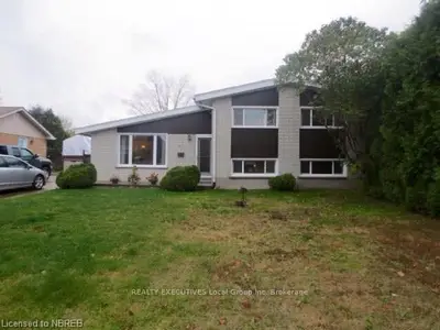 Detached in North Bay