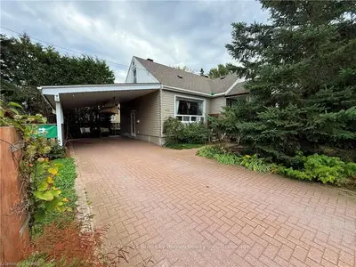 Detached in North Bay
