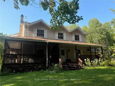 Detached in Papineau-Cameron