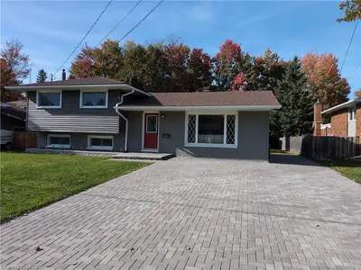 Detached in North Bay