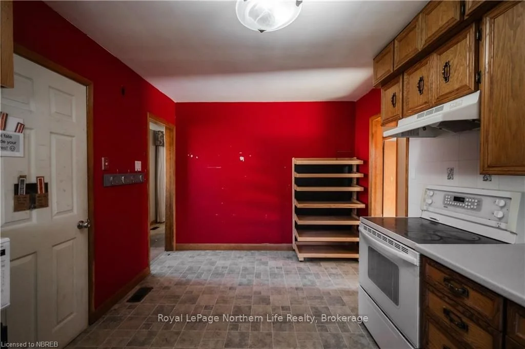943 METCALFE Street, North Bay, ON P1B 2R1