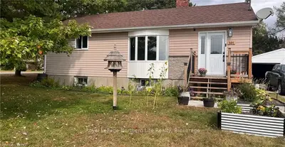 Detached in Mattawa