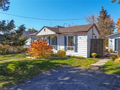 Detached in North Bay