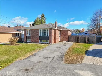Detached in North Bay