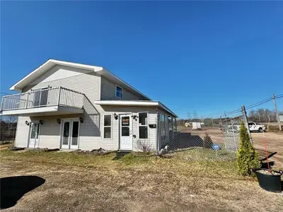 9 Earl's Lake Road, Papineau-cameron, On P0h 1v0
