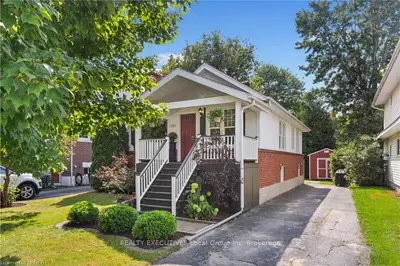 Detached in North Bay