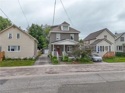 Detached in North Bay