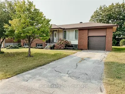 Detached in North Bay