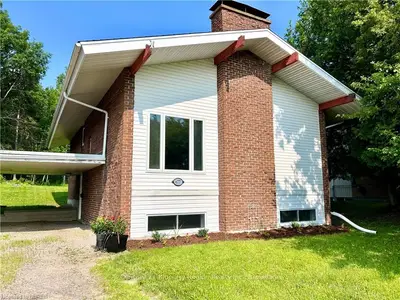 677 Laurentian Avenue, North Bay, On P1b 7t8