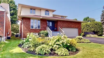 Detached in North Bay