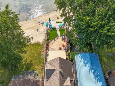 Detached in North Bay