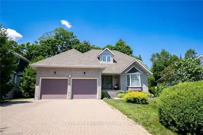 Detached in North Bay