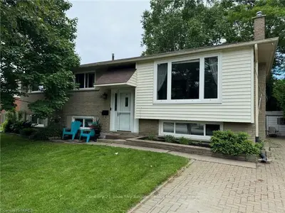 Detached in North Bay