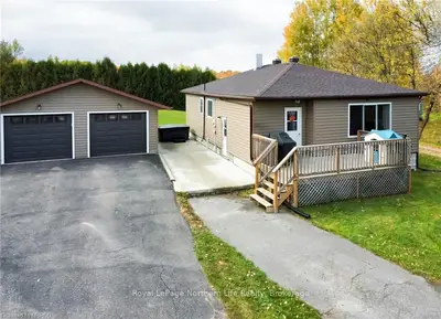 709 Main Street, Powassan, On P0h 1z0
