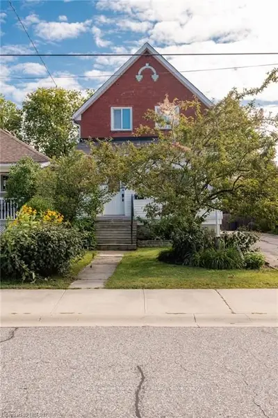 Detached in North Bay