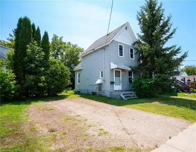 Detached in North Bay