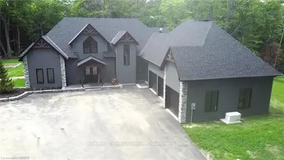 Detached in North Bay