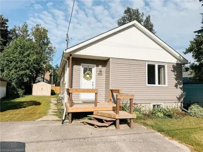 Detached in North Bay