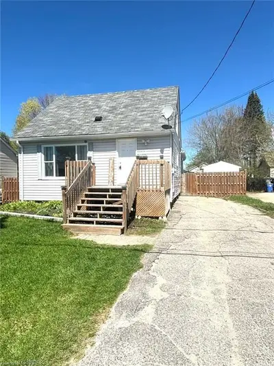 11 Brock Street, North Bay, On P1a 1h4